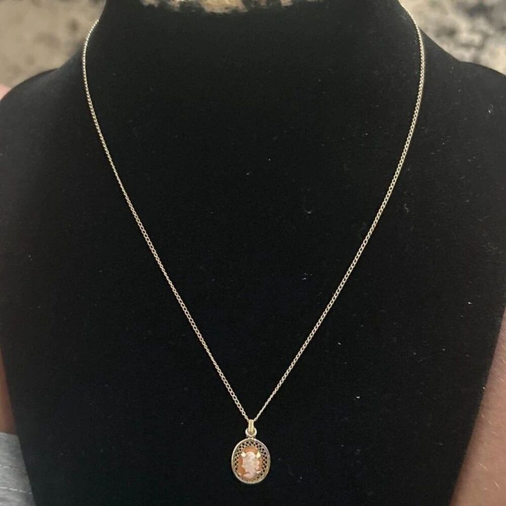 Vintage 1/20 12K Gold Filled Shell Cameo Necklace | Hand-Carved | Filigree Penda